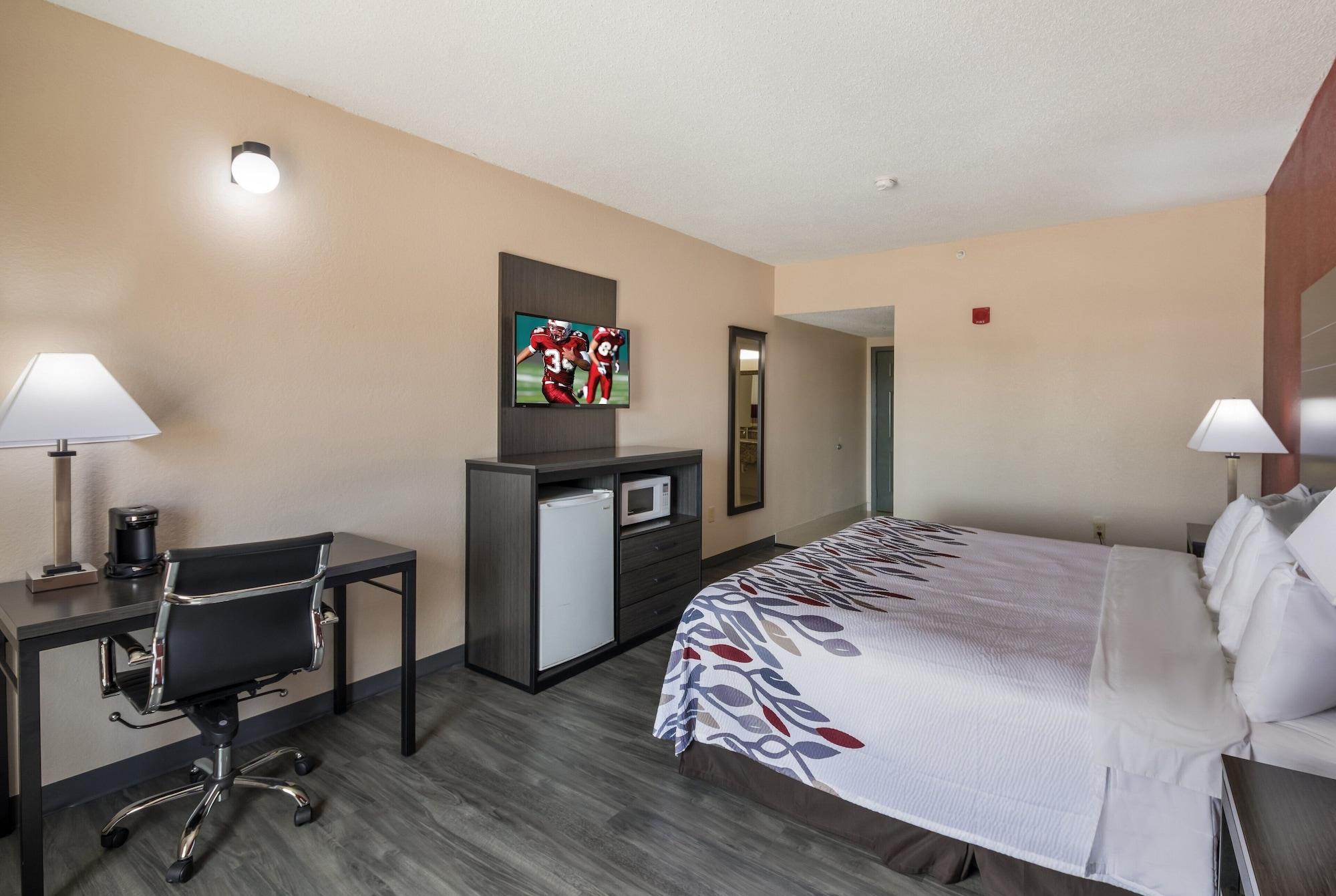 Red Roof Inn & Suites Austin East - Manor Exteriör bild