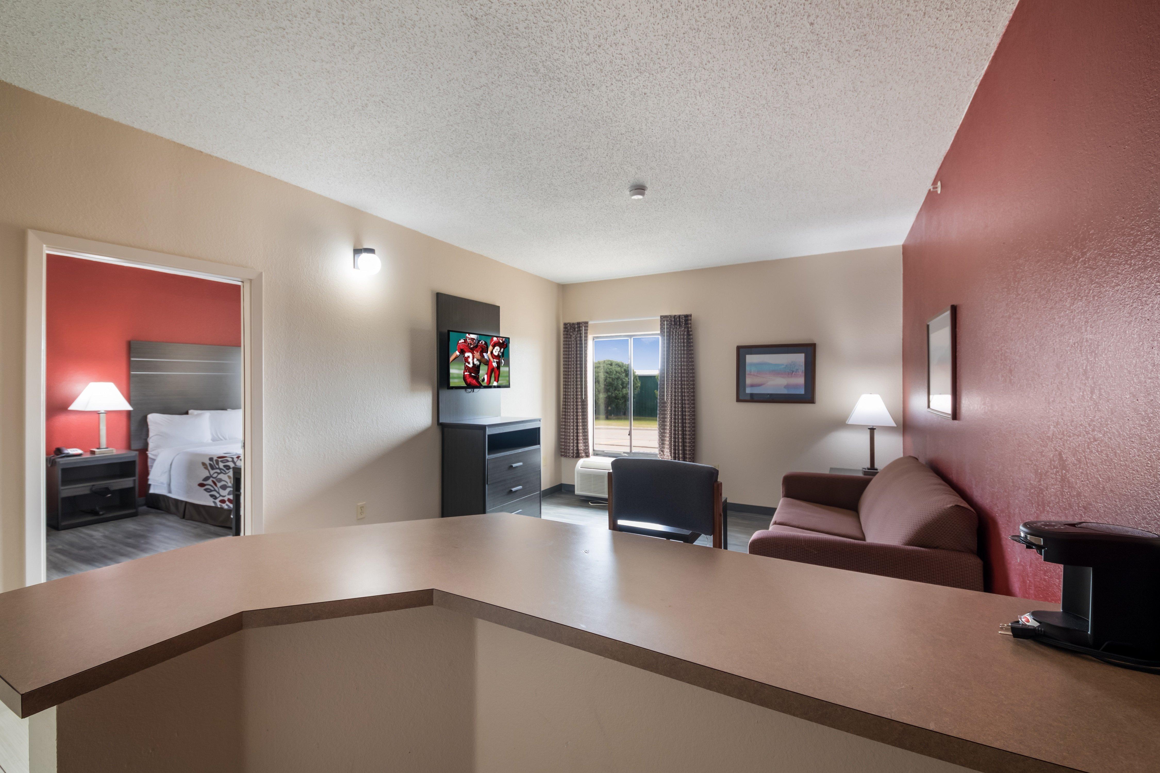 Red Roof Inn & Suites Austin East - Manor Exteriör bild