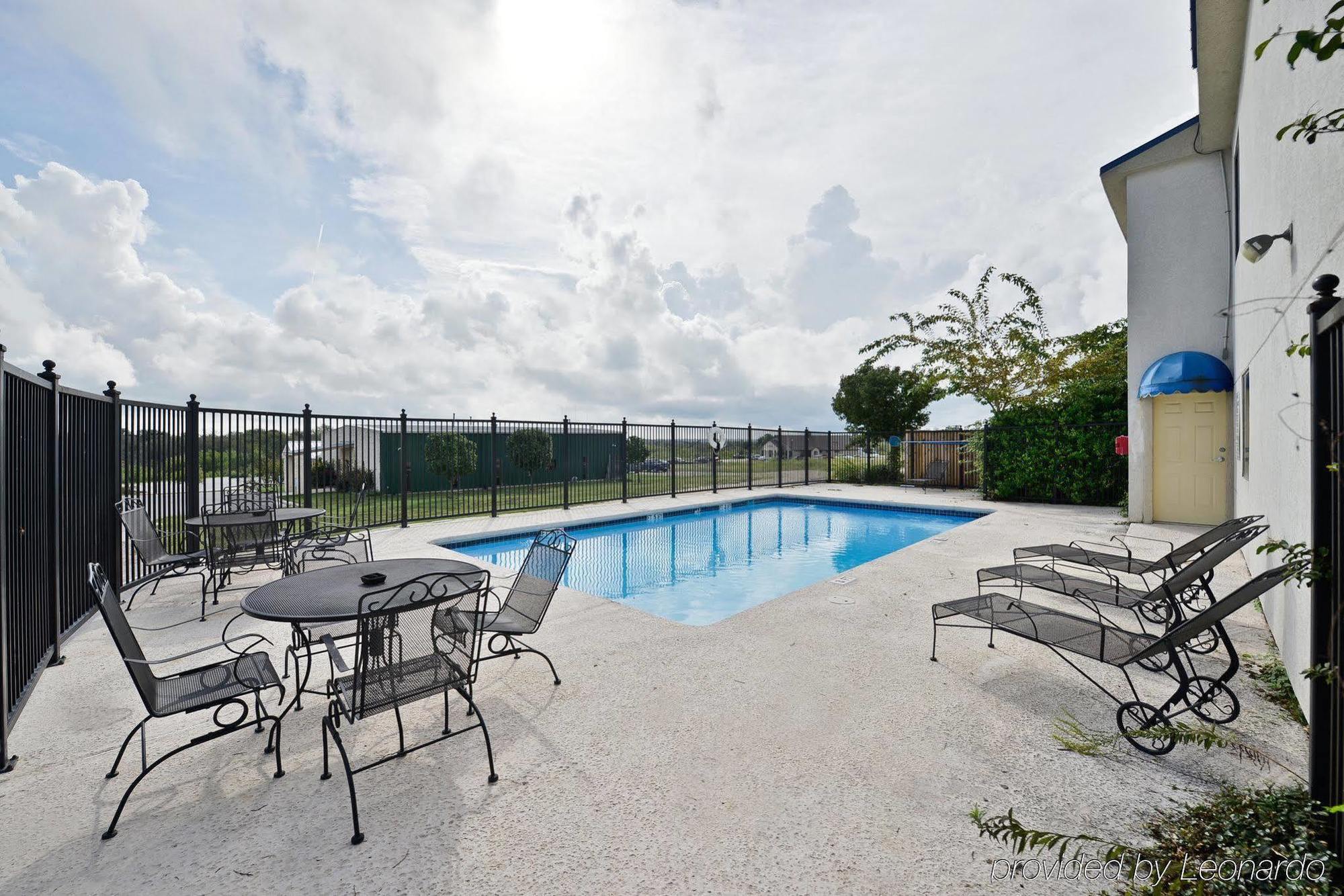 Red Roof Inn & Suites Austin East - Manor Bekvämligheter bild