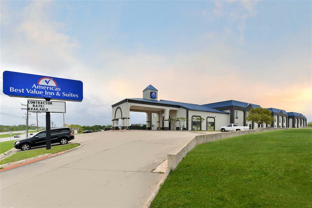 Red Roof Inn & Suites Austin East - Manor Exteriör bild